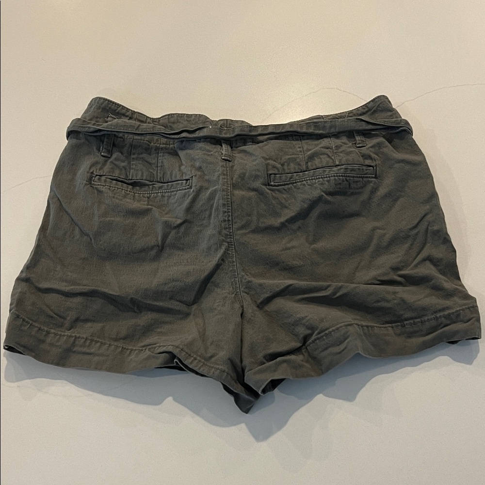 LOFT Women's Olive Green Cargo Shorts - Picture 4 of 4